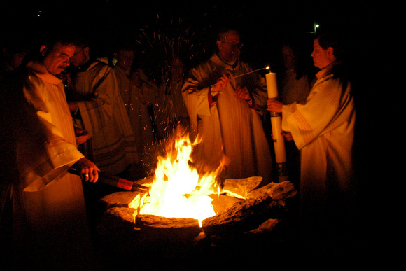 Easter Vigil - 2005-03-26 St Joesphs Cathedral - 11.JPG
